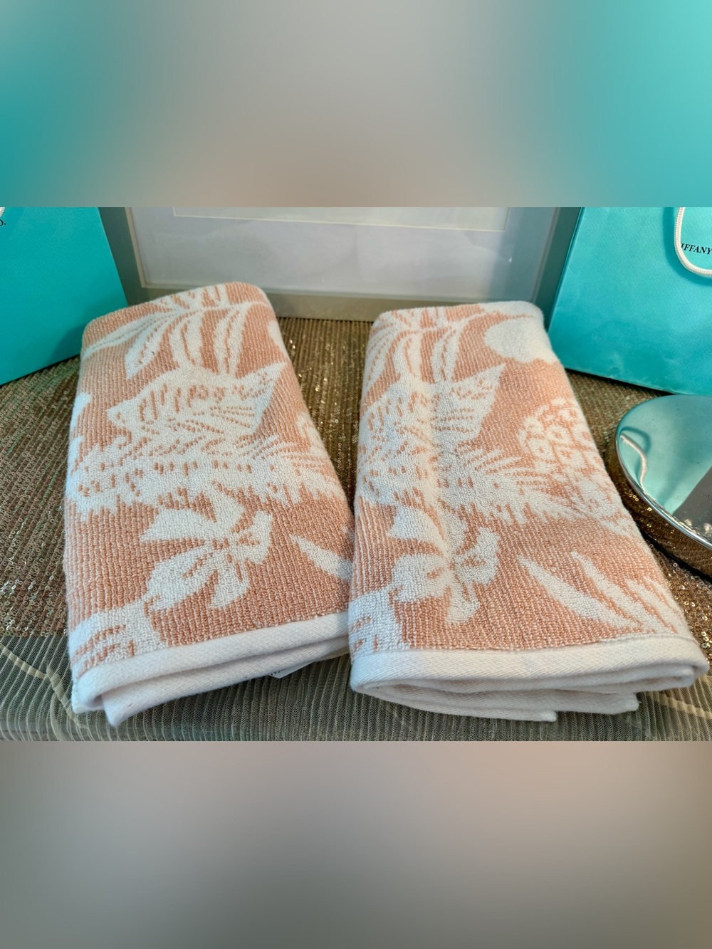 🌸H42 - Plush Floral Pattern Peach and White Bath Hand Towels🧡🤍🌴🛍️
